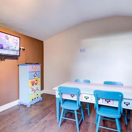 Comfortable 3 Bed House In Chelmsford Exterior photo