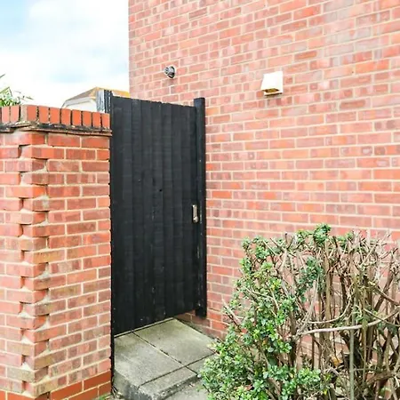 Comfortable 3 Bed House In Chelmsford Exterior photo