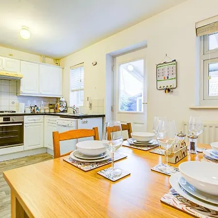 Comfortable 3 Bed House In Chelmsford Exterior photo