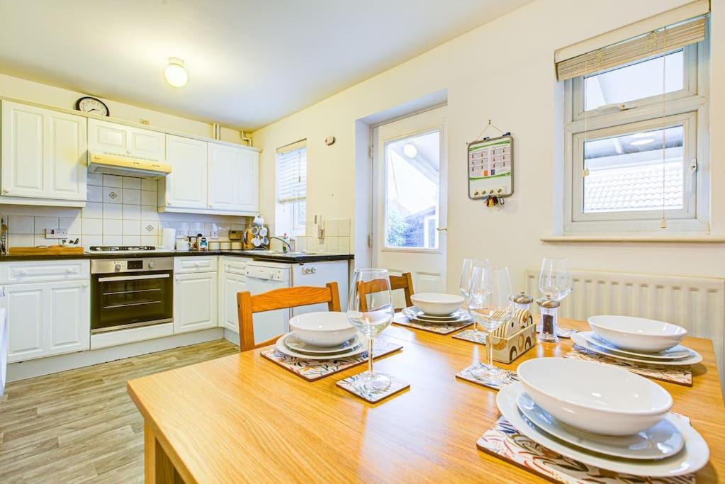 Comfortable 3 Bed House In Holiday home