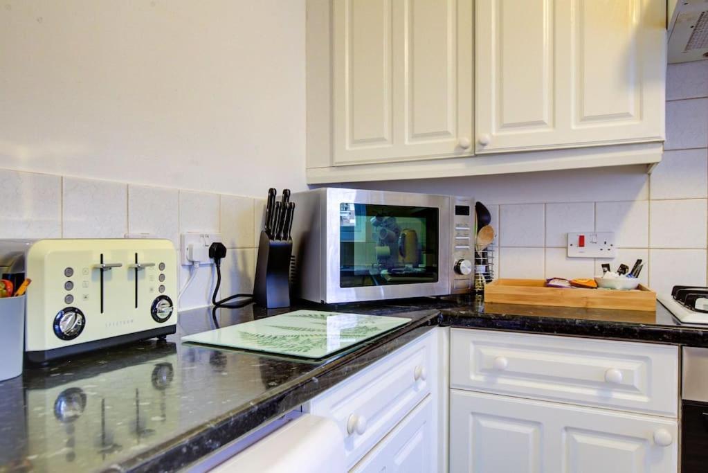 Comfortable 3 Bed House In Holiday home *