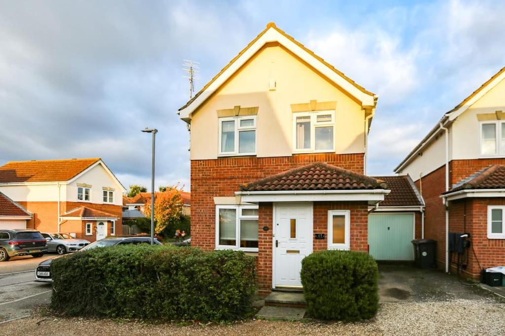 Comfortable 3 Bed House In Holiday home Chelmsford