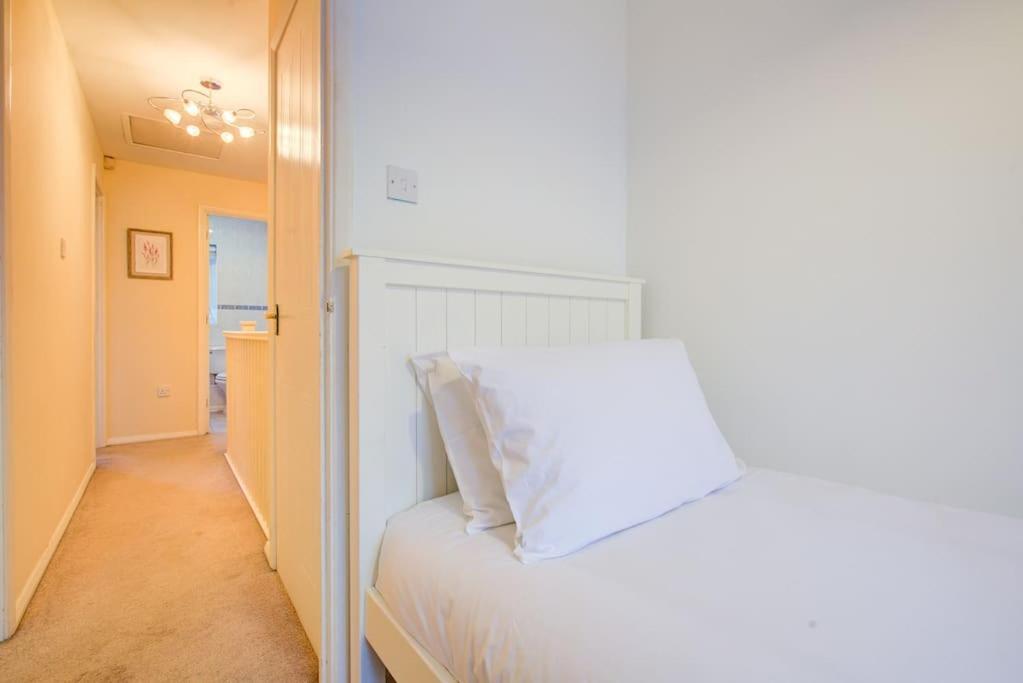 Holiday home Comfortable 3 Bed House In *