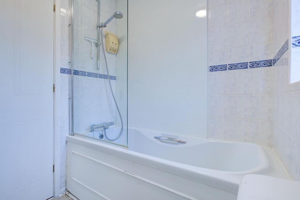 Comfortable 3 Bed House In * Chelmsford