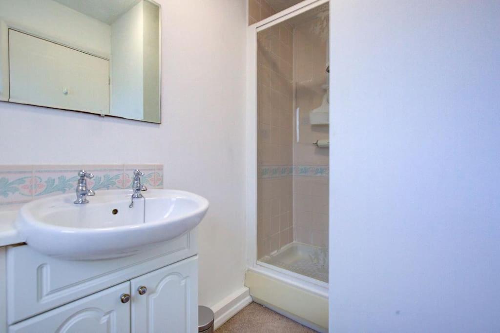 Holiday home Comfortable 3 Bed House In *