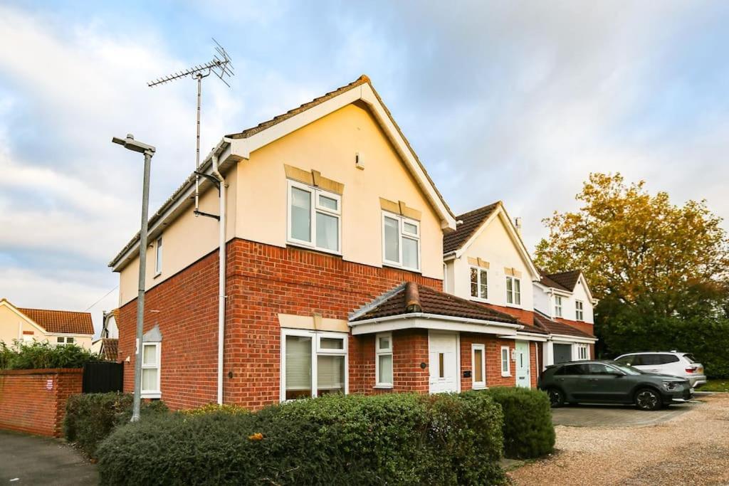 Comfortable 3 Bed House In Holiday home Chelmsford